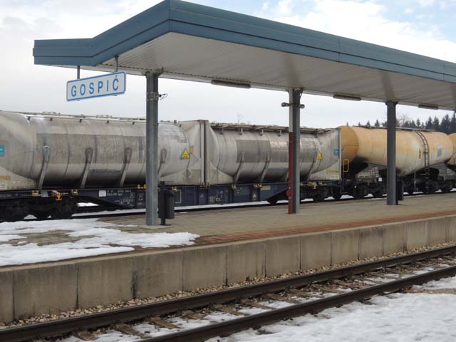 Cisterne za izvoz ličkog bilog zlata iz Barleta/Snimio Komunjara MArko Čuljat                                                                                                                                                                             